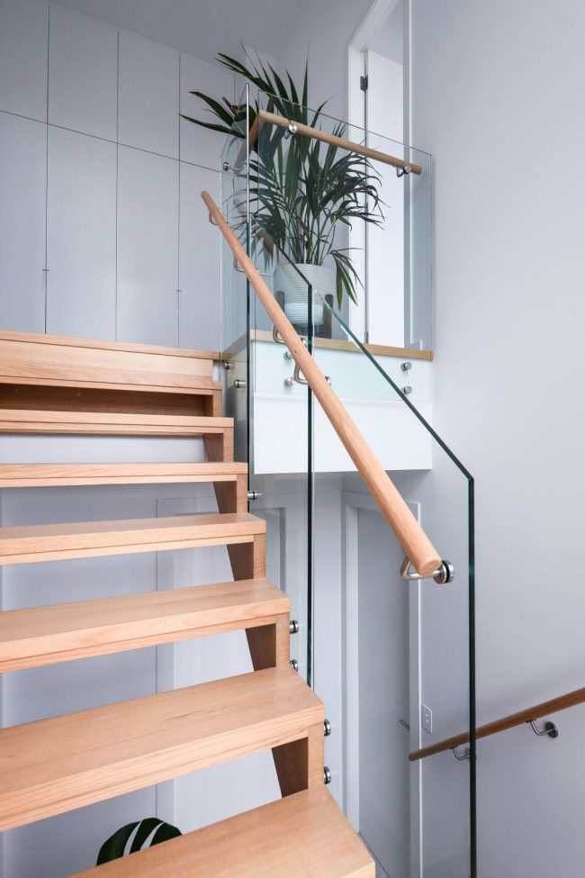 Open riser stairs