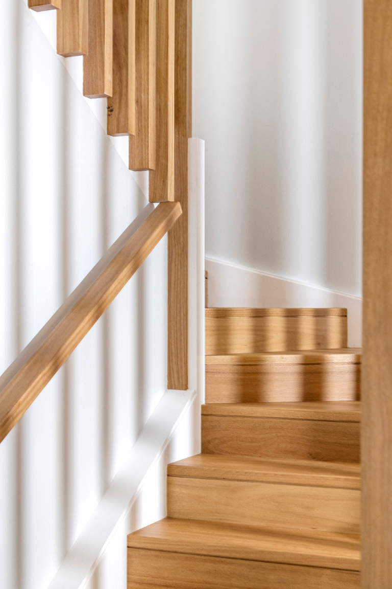 closed riser stairs