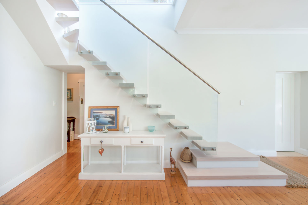 Floating Staircase cantilevered 